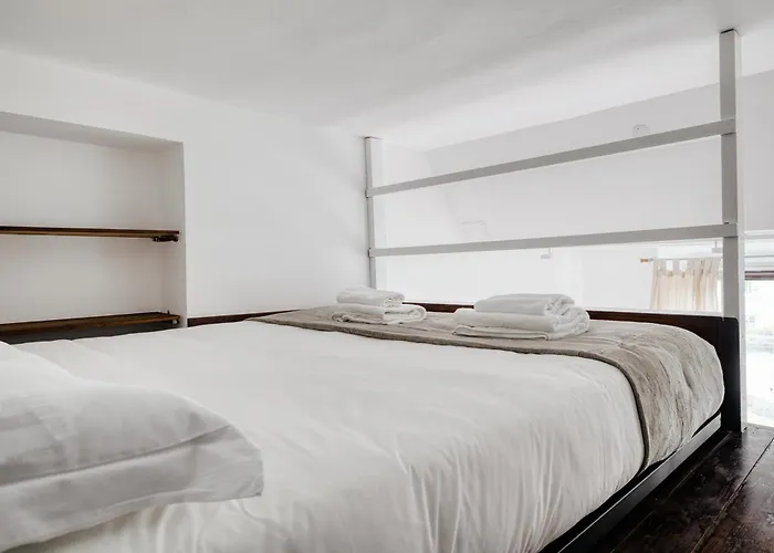 Апартаменты Just Urban Stays - Refined Apartment In City Life 2 Min M1 E M5 Metro Милан